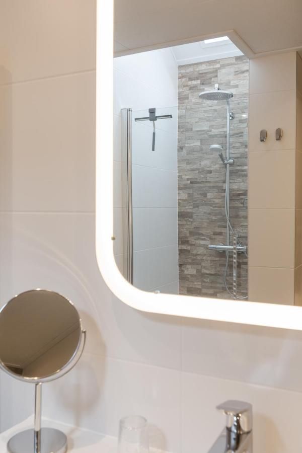 D' Ald Skoalle - Sfeervol Appartement In Oude School. Wijtgaard ภายนอก รูปภาพ